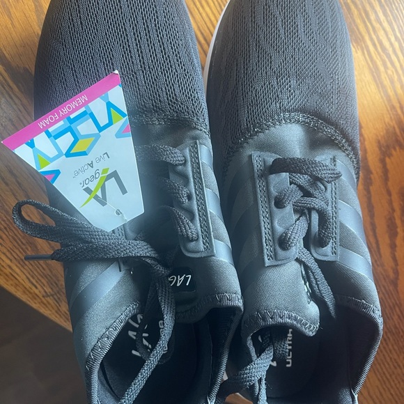 Size 8 shoes - Picture 2 of 3